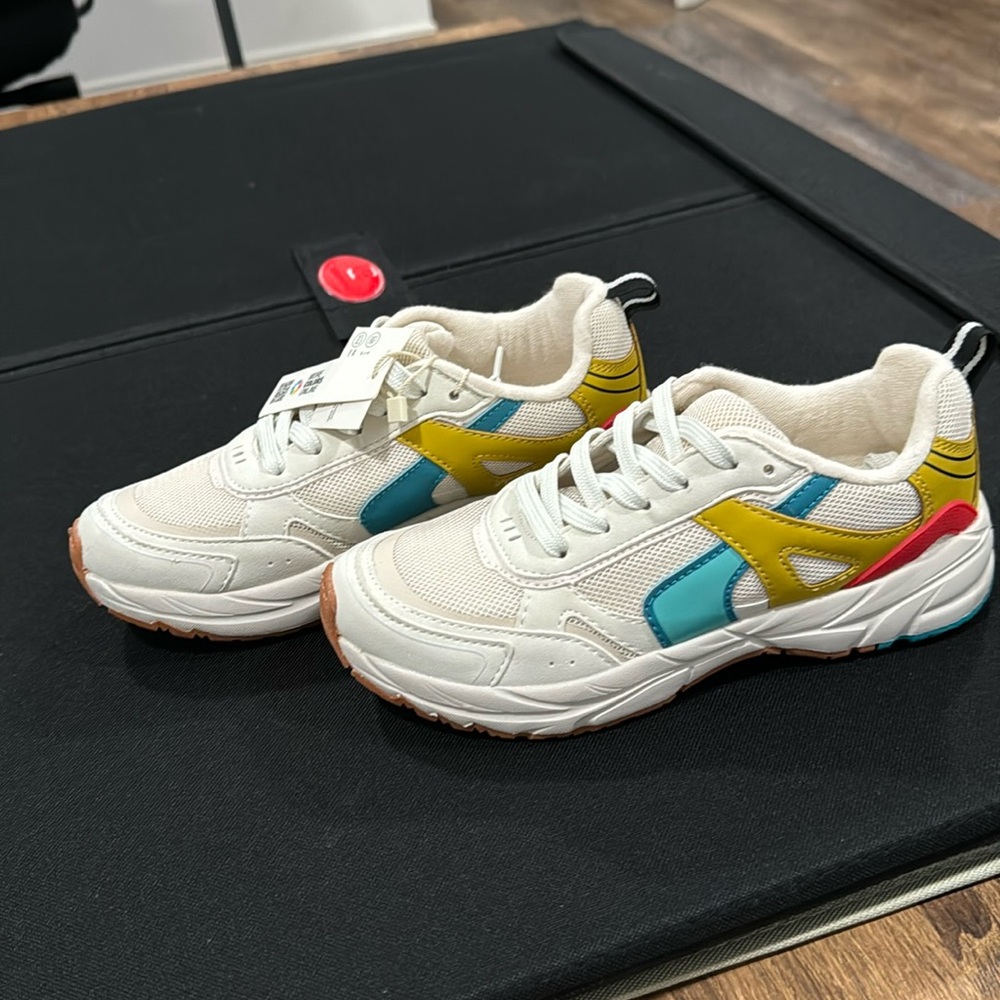 NWT Zara Retro Sneakers Sz 34 Youth (2.5 Youth)
